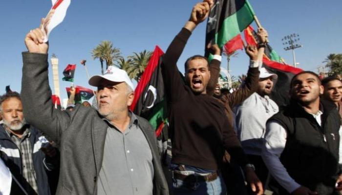 متظاهرون ضد الإخوان خلال احتجاج سابق بطرابلس - رويترز