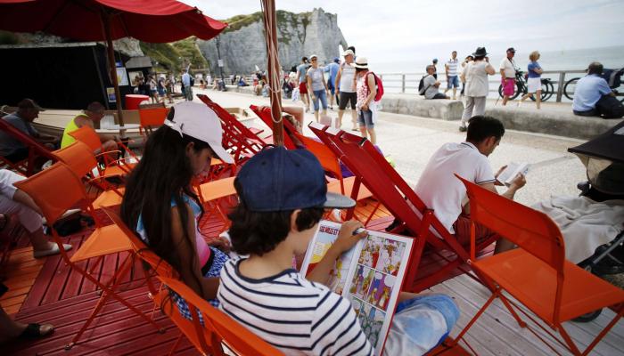 مبادرة القراءة على الشاطئ في فرنسا 