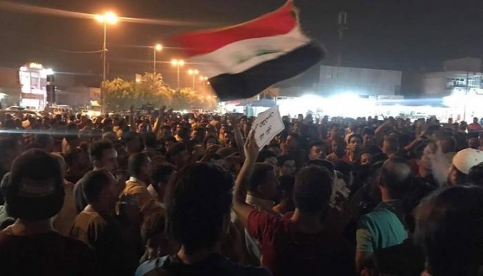 العراقيون يحتجون في بابل على انقطاع الكهرباء