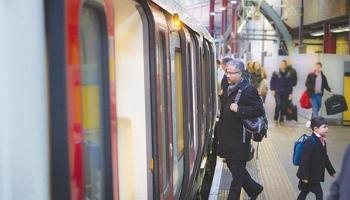 ضبط فرنسية تسرق ركاب مترو الأنفاق-أرشيفية