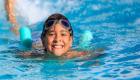 طفل مصري يتحدى إعاقته ويصبح بطلا في السباحة
