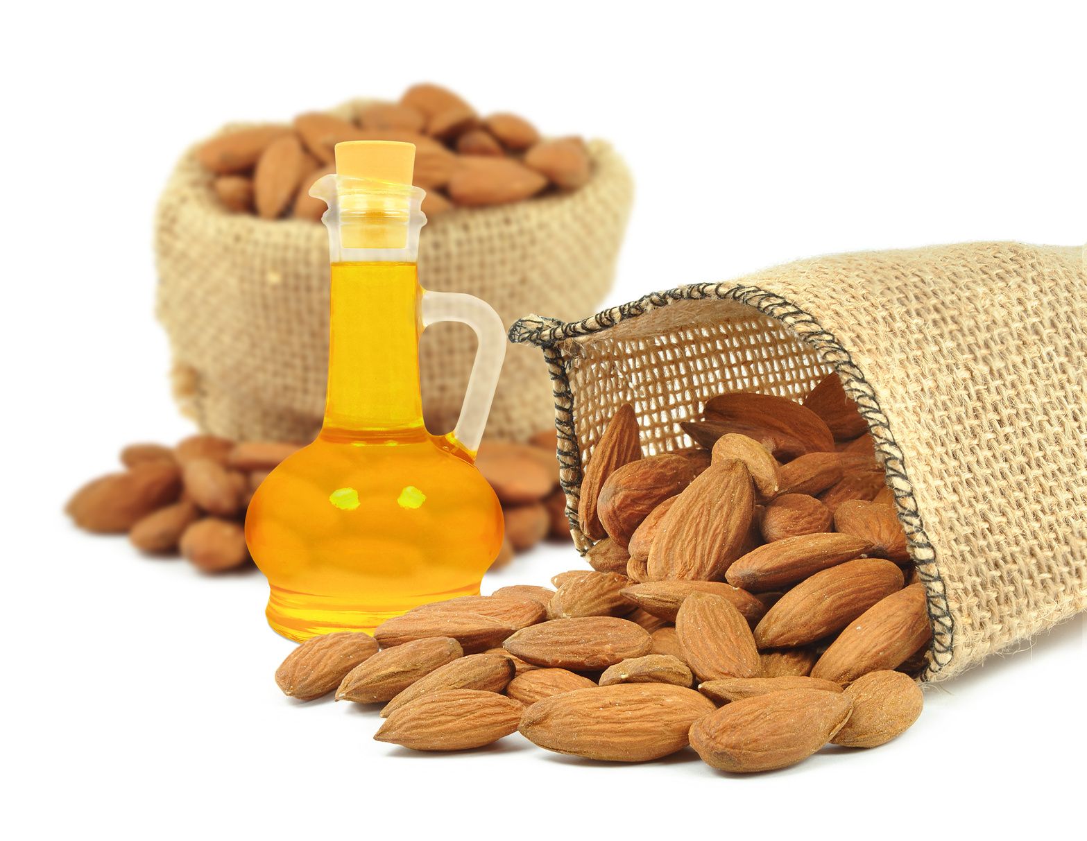زيت اللوز الطبيعي