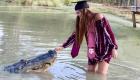 طالبة تحتفل بتخرجها مع تمساح طوله 4 أمتار
