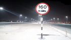 بالصور.. بلدية أبوظبي تستبدل 4096 لوحة تحديد السرعات في المدينة