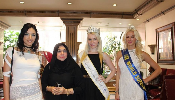 مصممة الأزياء منى المنصوري في مهرجان نفرتيتي بالأقصر