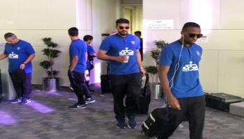 لاعبو الهلال أثناء مغادرتهم 