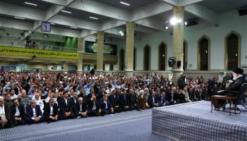 خامنئي أثناء إلقاء الخطاب في طهران