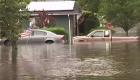 فرق إنقاذ تنتشل أشخاصا من سيارات ومنازل بسبب الأمطار في أمريكا