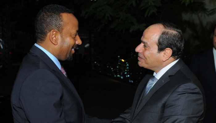 الرئيس السيسي ورئيس الوزراء الإثيوبي خلال لقاء سابق - أرشيفية