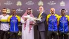 لاعبو النصر السعودي يستعرضون مهاراتهم بقمصان "طيران الاتحاد"