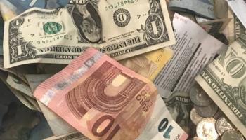 الدولار يصعد واليورو يتراجع بفعل الضبابية 