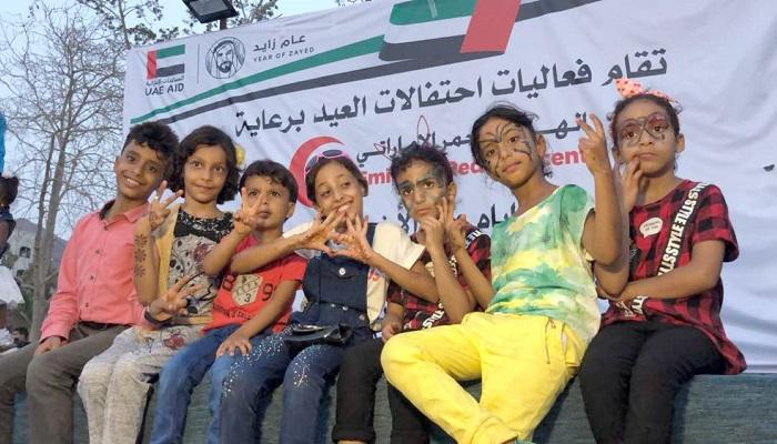 الهلال الأحمر الإماراتي يدخل الفرحة على قلوب الأطفال باليمن