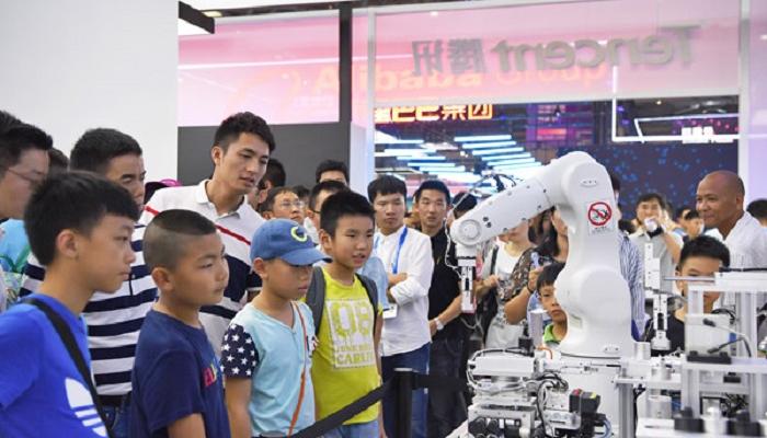 معرض "الصين الذكية" يرصد سيناريوهات تطبيق التكنولوجيا بمختلف القطاعات 133-013442-first-smart-china-expo-growth-path_700x400
