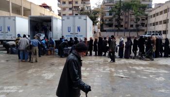 "الأونروا" توزع مساعدات على فلسطينيين
