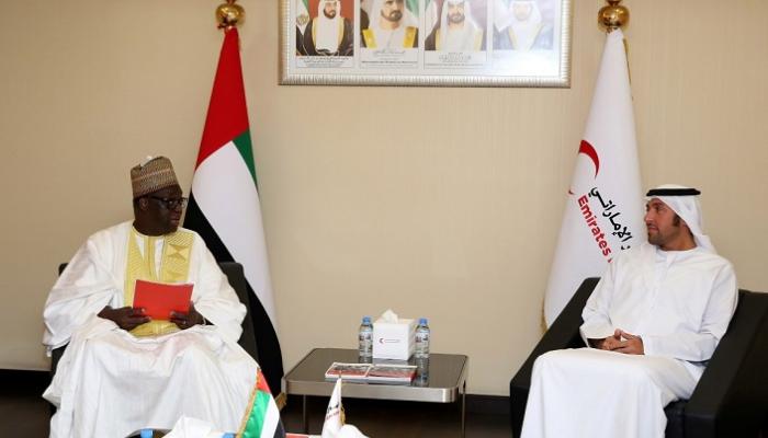 الدكتور محمد عتيق الفلاحي خلال لقائه مع رئيس البرلمان السنغالي