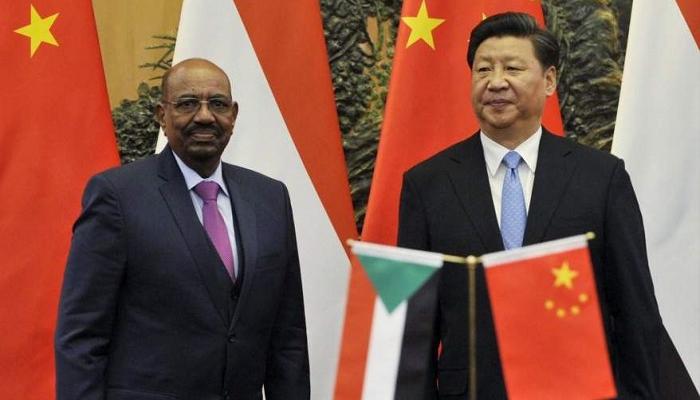 الرئيسان الصيني شي جين بينغ والسوداني عمر البشير