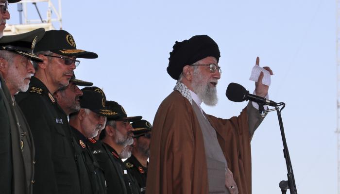 خامنئي وقادة بمليشيا الحرس الثوري الإيراني - أرشيفية