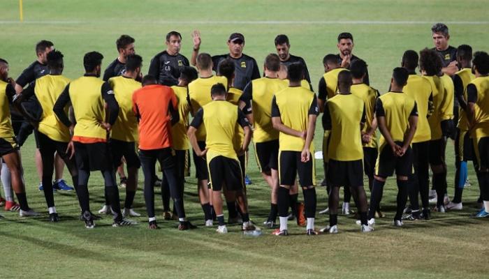 دياز مع اللاعبين