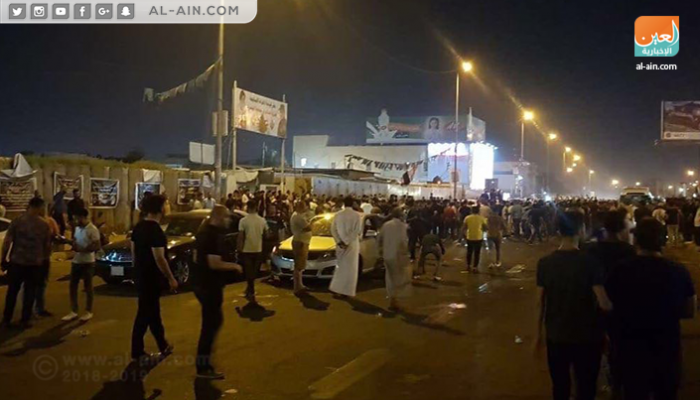 متظاهرون في مركز مدينة البصرة