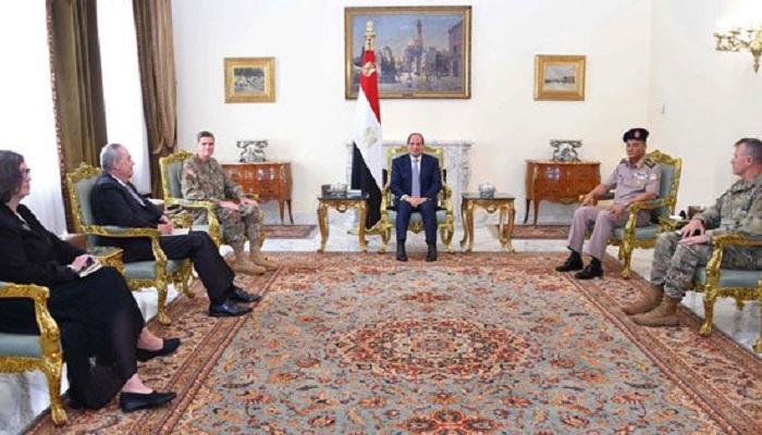 السيسي خلال استقباله لقائد القيادة المركزية الأمريكية