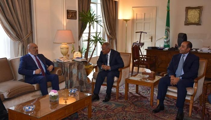 أبو الغيط خلال لقاء مع وزير الخارجية اليمني بمقر الجامعة العربية 