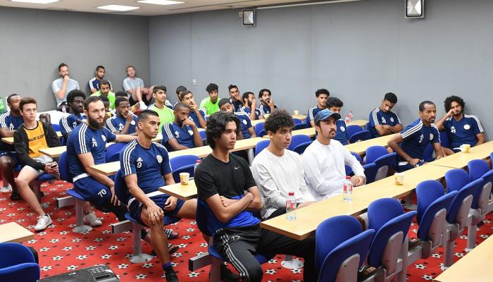 لاعبو الجزيرة في محاضرة النزاهة الرياضية