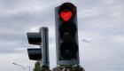 إشارات مرور على شكل "قلوب حمراء" في آيسلندا 