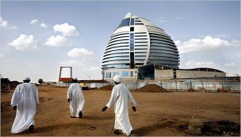 تقليص حقائب الحكومة محاولة الرئيس السوداني للسيطرة على الوضع الاقتصادي 