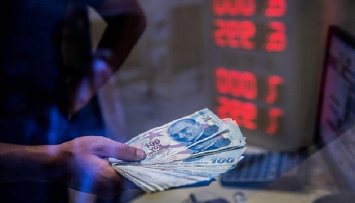 الليرة التركية تفقد 40 % من قيمتها أمام الدولار