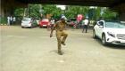 شرطي مرور هندي يدير حركة السير بـ"الرقص"