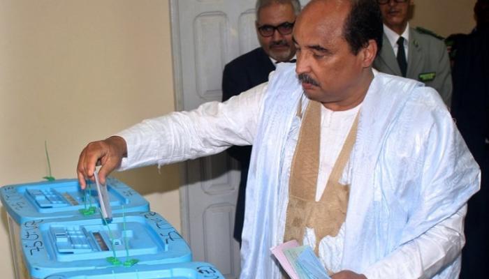 الرئيس الموريتاني يدلي بصوته في الجولة الأولى من الانتخابات