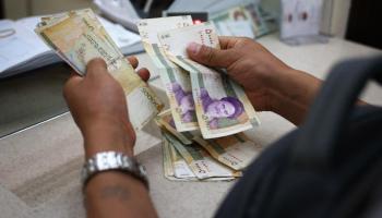 العملة الإيرانية تتهاوى