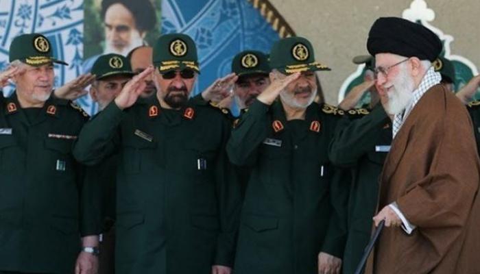 خامنئي وقادة مليشيا الحرس الثوري
