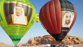 منطاد الإمارات يحلق بجوار منطاد خادم الحرمين الشريفين - أرشيفية