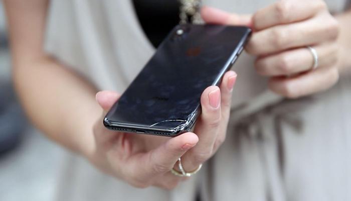 هاتف آيفون iPhone XS يجتاز اختبارات السقوط أرضا