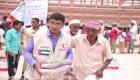 الهلال الأحمر الإماراتي يغيث أهالي خورة في شبوة اليمنية