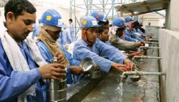 العمال الأجانب في قطر يعانون - أرشيفية