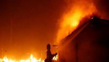 120 رجل إطفاء يكافحون حريقا في جنوب لندن - صورة أرشيفية