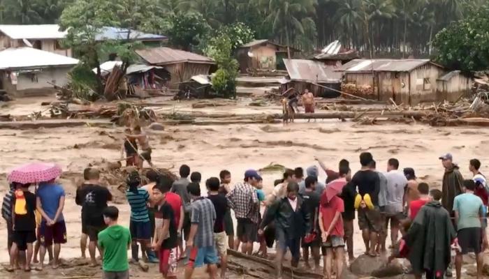 ارتفاع حصيلة ضحايا الانهيارات الأرضية والفيضانات في الفلبين