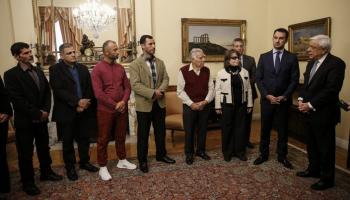 الرئيس اليوناني مع المصريين والألباني حاملي الجنسية