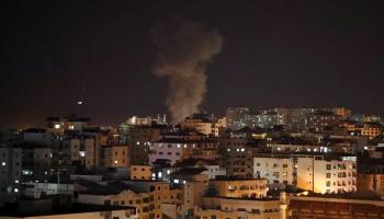 تصاعد الدخان جراء قصف إسرائيلي سابق في غزة