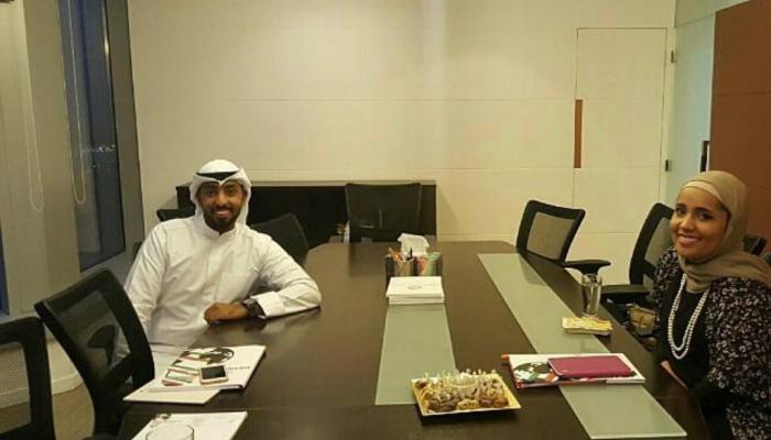 البحرينية لطيفة خالد خلال أحد اجتماعات مشروع
