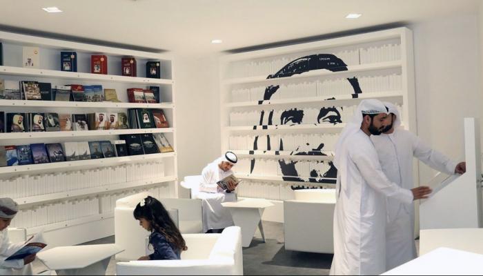 الأرشيف الوطني الإماراتي يعرض إصداراته لزوار مهرجان الشيخ زايد التراثي