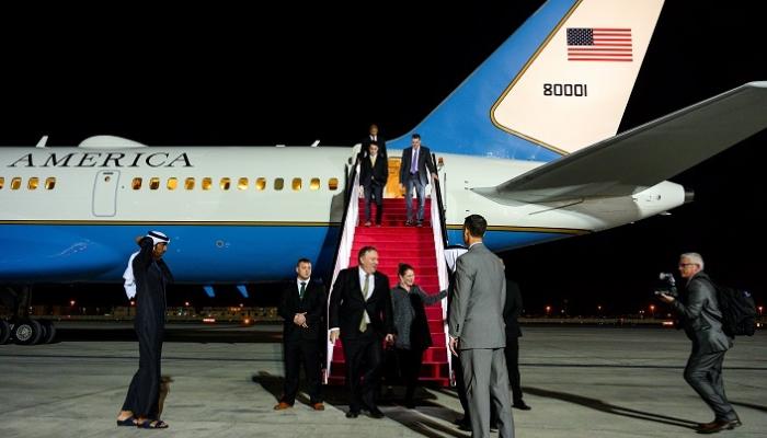 وزير الخارجية الأمريكي مايك بومبيو لدى وصوله الإمارات- رويترز