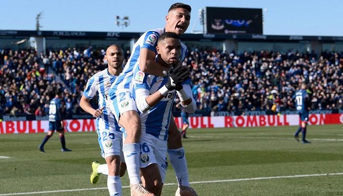 النصيري يحتفل بهدف المباراة الوحيد