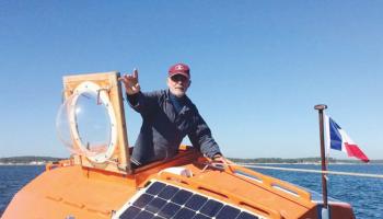 مغامر عجوز يعبر المحيط الأطلنطي ببرميل