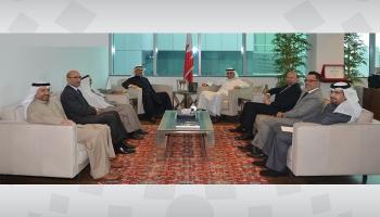 جانب من اجتماع وزير الصناعة البحريني مع رئيس شركة الصانع 