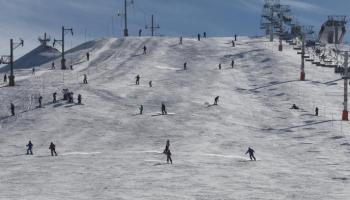 سياح يتزلجون في لبنان - أرشيفية
