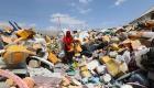 بالصور.. مخلفات البلاستيك "مصدر رزق" في الصومال
