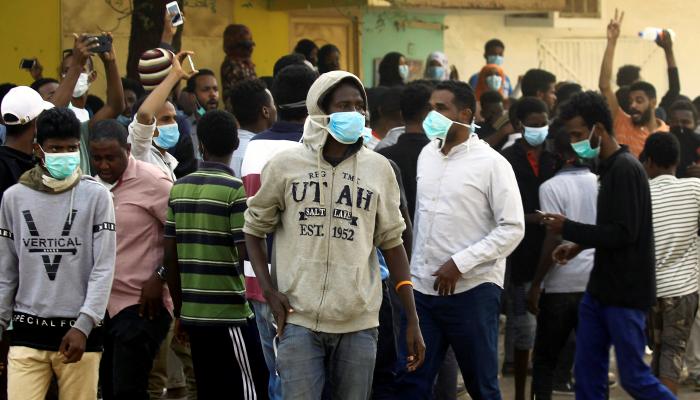 الشرطة تطلق قنابل الغاز على المتظاهرين في السودان